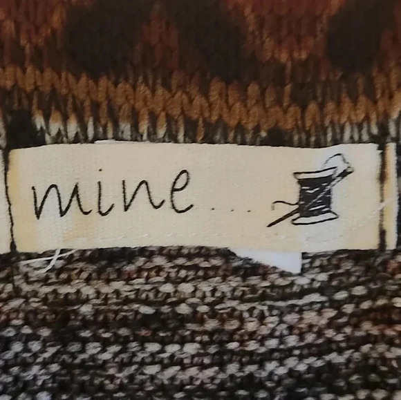 NWOT Mine unique soft sweater skirt in a striped Navaho print Size Small - Picture 3 of 4